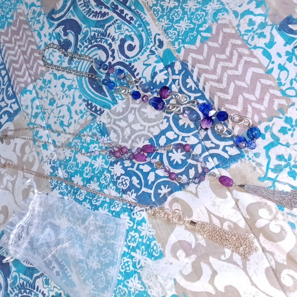 3 necklaces comes with satin bag very solid material and cute to wear with all